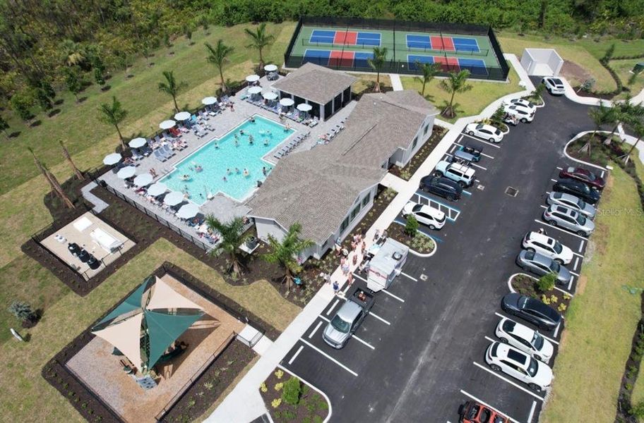 Community amenities in , Englewood (Image 30).