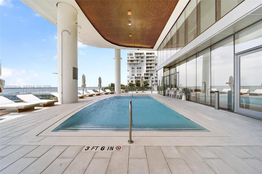 Condo located in Miami, FL showcasing its design and architecture (Image 27).