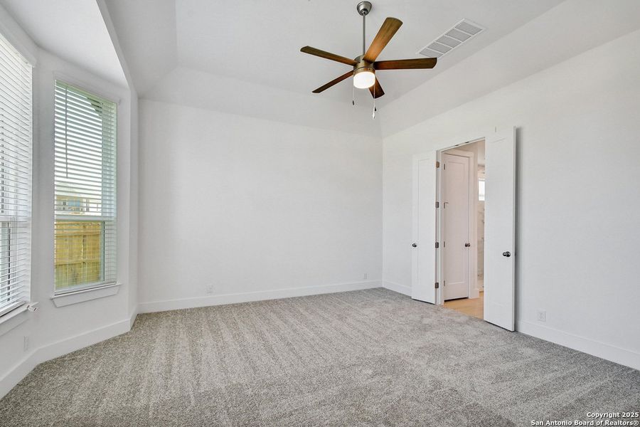 Spacious, unfurnished interior of a new home in Homestead, Schertz (Image 16).