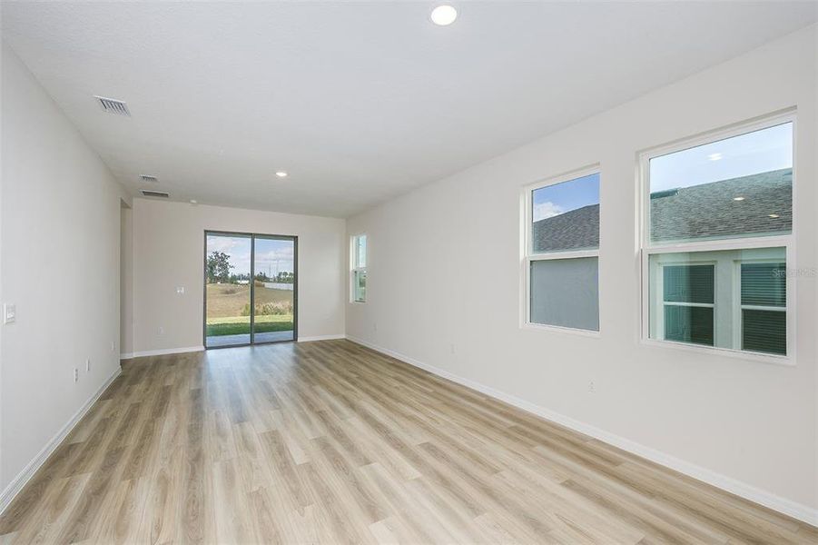 Spacious, unfurnished interior of a new home in Cherrywood Preserve, Ocala (Image 14).
