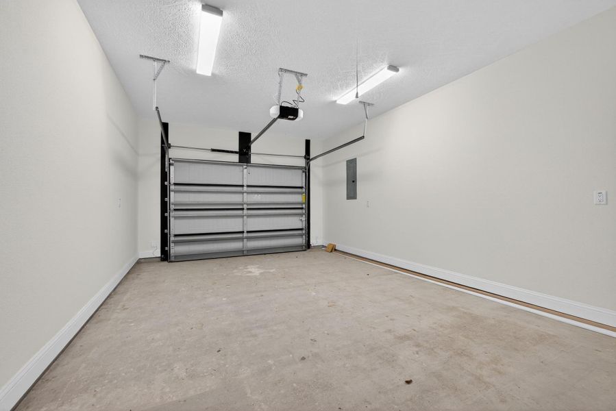 Spacious, unfurnished interior of a new home in , Beaumont (Image 13).