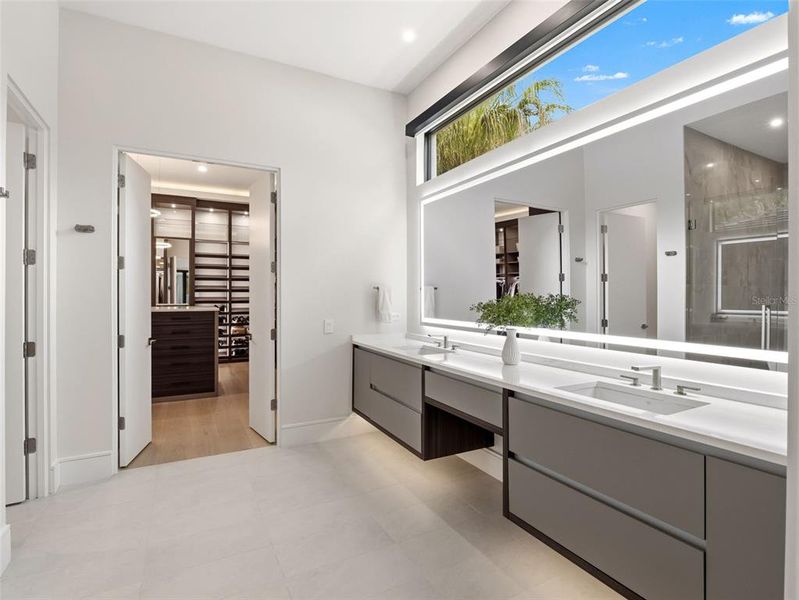 Furnished interior view inside a new home in , Orlando (Image 47).