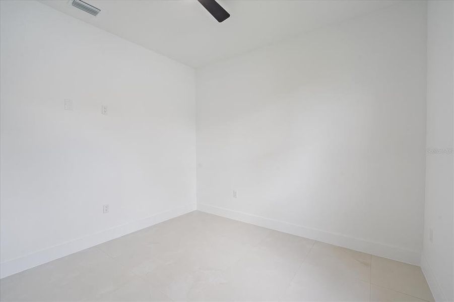 Spacious, unfurnished interior of a new home in , Port Charlotte (Image 15).