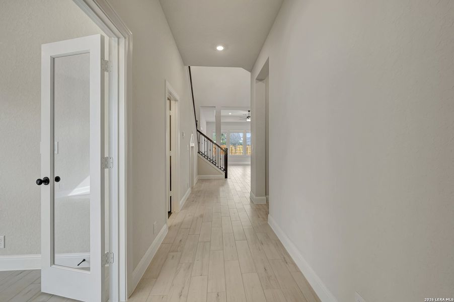 Spacious, unfurnished interior of a new home in Davis Ranch 60', San Antonio (Image 30). Spacious, unfurnished interior of a new home in Davis Ranch 60', San Antonio (Image 30).