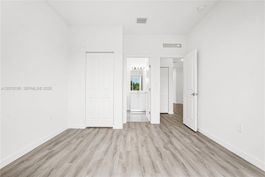 Spacious, unfurnished interior of a new home in , Miami (Image 103).