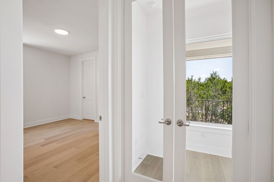 Spacious, unfurnished interior of a new home in Foxfield, Austin (Image 27).