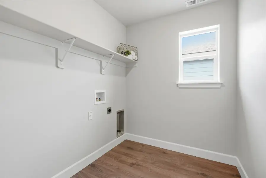 Spacious, unfurnished interior of a new home in Upland Meadows, Hermiston (Image 16).