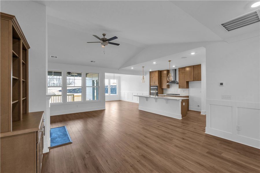 Spacious, unfurnished interior of a new home in Cross Creek Golf Club, Seneca (Image 19).