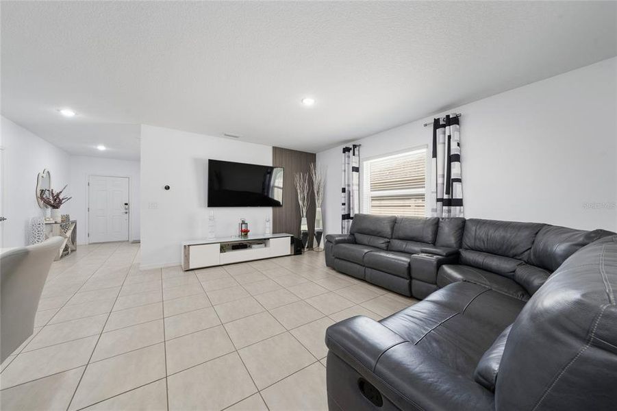 Furnished interior view inside a new home in , Kissimmee (Image 29).