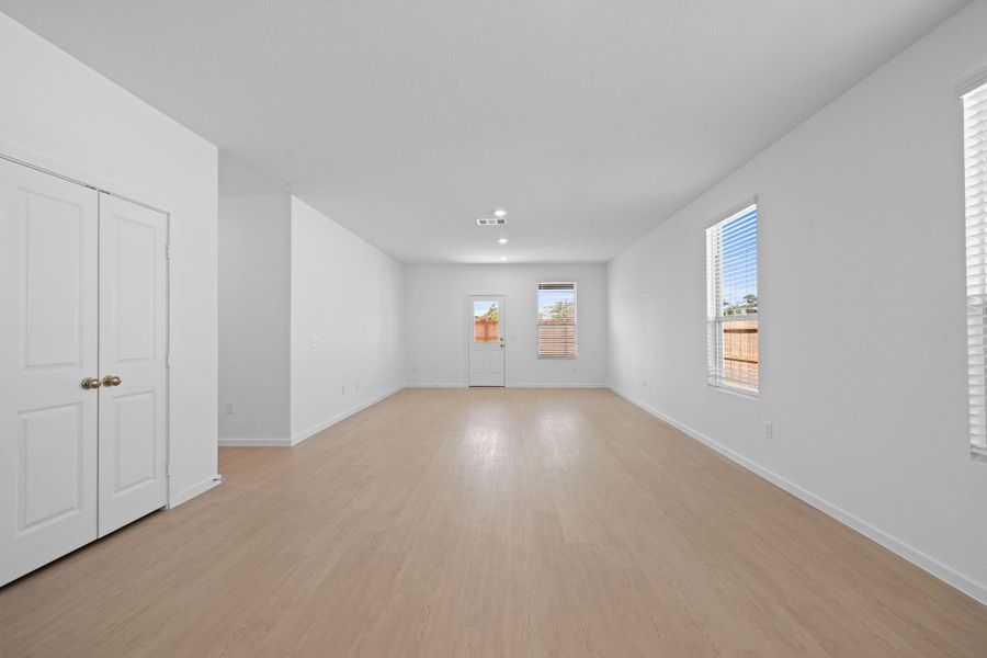 Spacious, unfurnished interior of a new home in Crosby Farms, Crosby (Image 20).