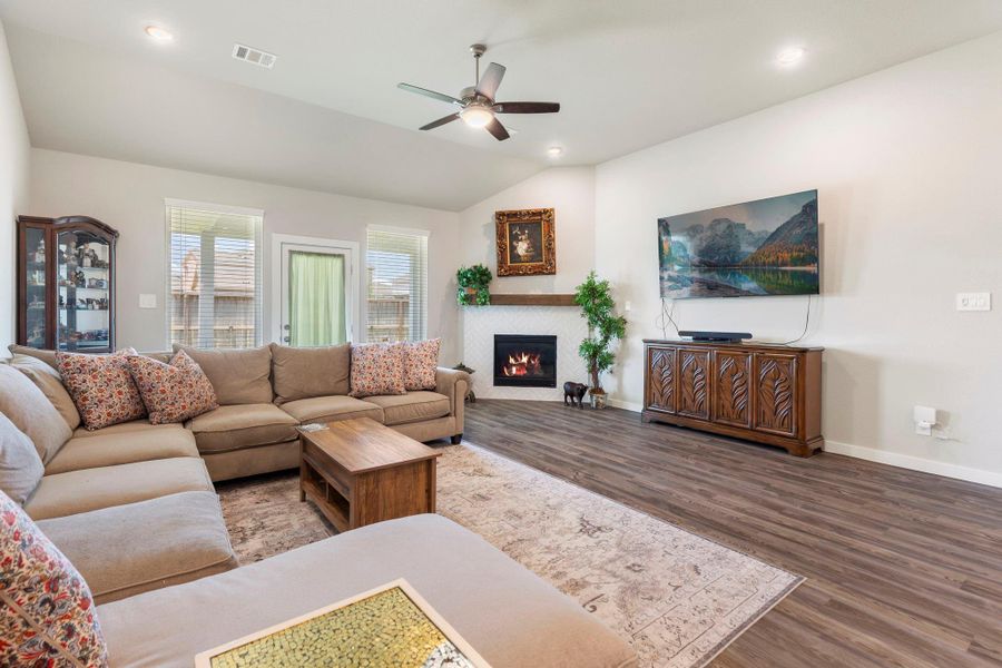 Furnished interior view inside a new home in Moran Ranch, Willis (Image 16). Furnished interior view inside a new home in Moran Ranch, Willis (Image 16).