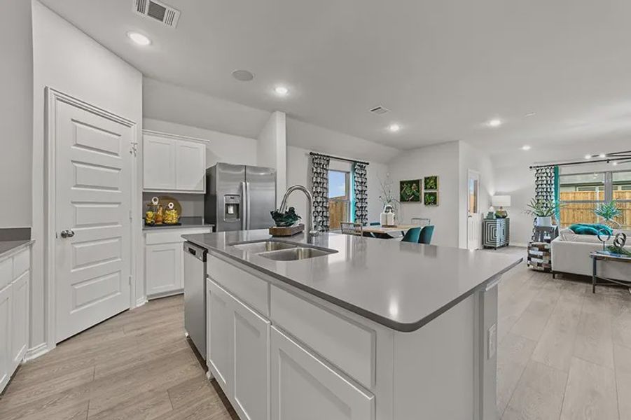 Furnished interior view inside a new home in Rolling Ridge, Van Alstyne (Image 9).