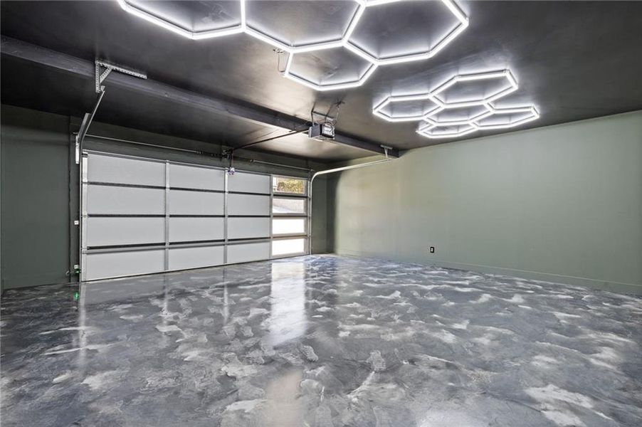 Spacious, unfurnished interior of a new home in , Gainesville (Image 39).