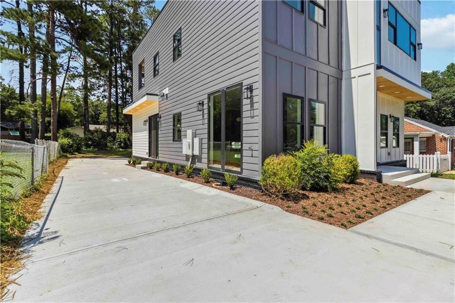 Exterior details and patio area of a home in , Decatur (Image 3).