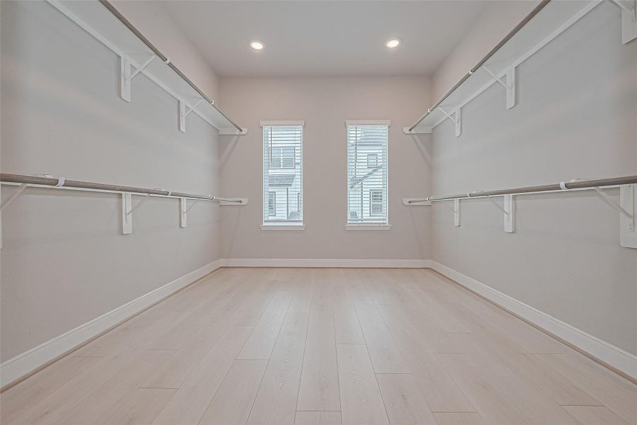 Spacious, unfurnished interior of a new home in Regents Court, Houston (Image 25).