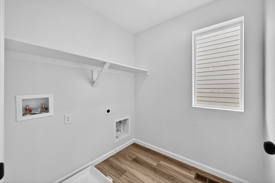 Spacious, unfurnished interior of a new home in Farmlore, Brighton (Image 21).