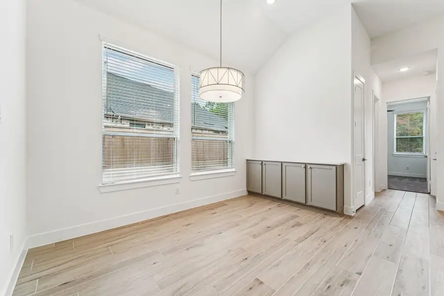 Spacious, unfurnished interior of a new home in Kresston, Montgomery (Image 21).