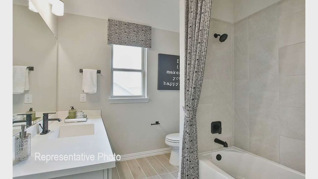 Furnished interior view inside a new home in Hulen Trails, Fort Worth (Image 12).