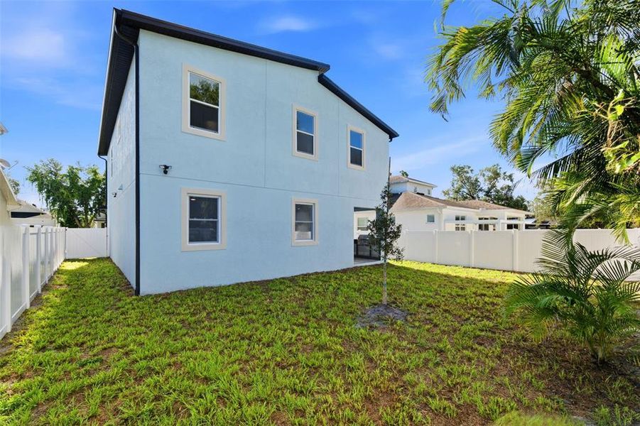 Exterior details and patio area of a home in , Tampa (Image 28).