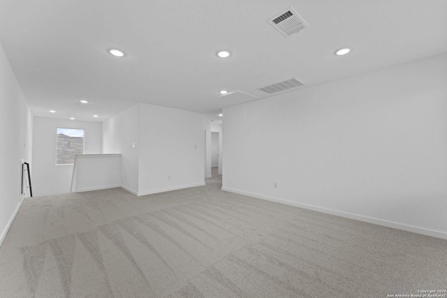 Spacious, unfurnished interior of a new home in Voss Farms, New Braunfels (Image 25).