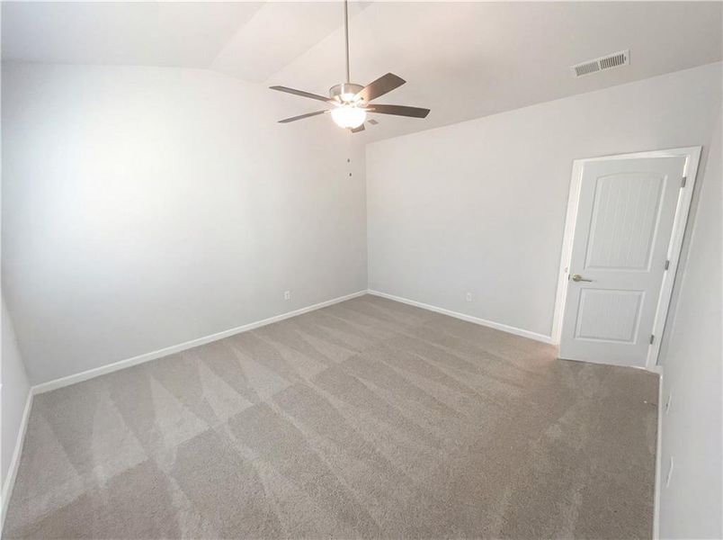 Spacious, unfurnished interior of a new home in , Grantville (Image 17).