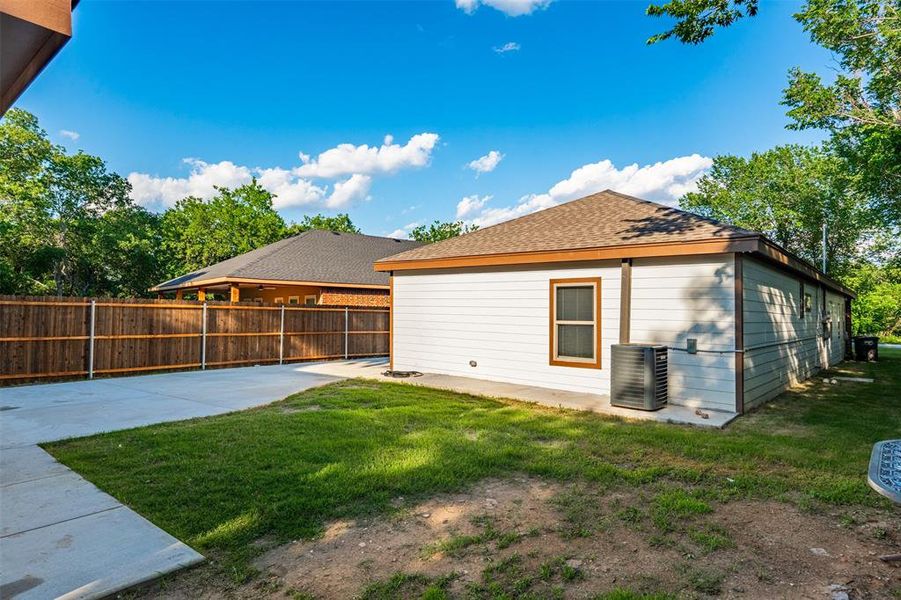 Exterior details and patio area of a home in , Fort Worth (Image 19).
