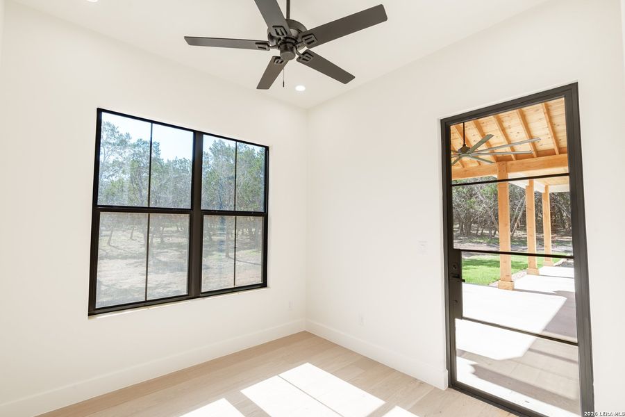 Spacious, unfurnished interior of a new home in , Boerne (Image 18).