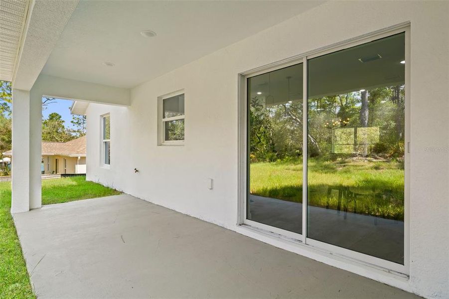 Exterior details and patio area of a home in , Citrus Springs (Image 33).