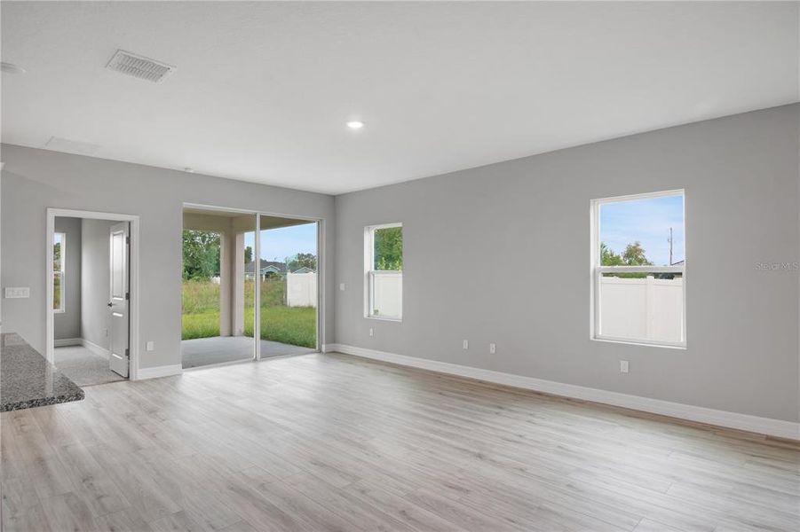 Spacious, unfurnished interior of a new home in , Ocala (Image 30).