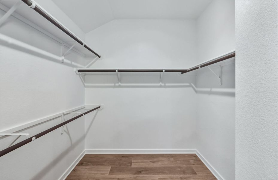 Spacious, unfurnished interior of a new home in Sunfield, Buda (Image 45).