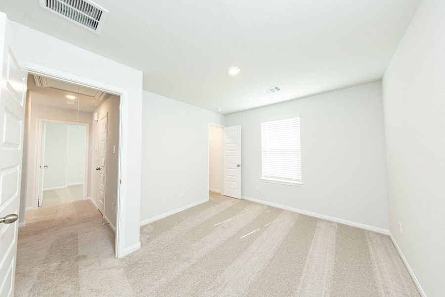 Spacious, unfurnished interior of a new home in River's Edge, Conroe (Image 14). Spacious, unfurnished interior of a new home in River's Edge, Conroe (Image 14).
