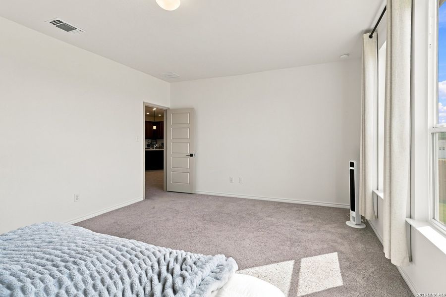 Spacious, unfurnished interior of a new home in , San Antonio (Image 22).