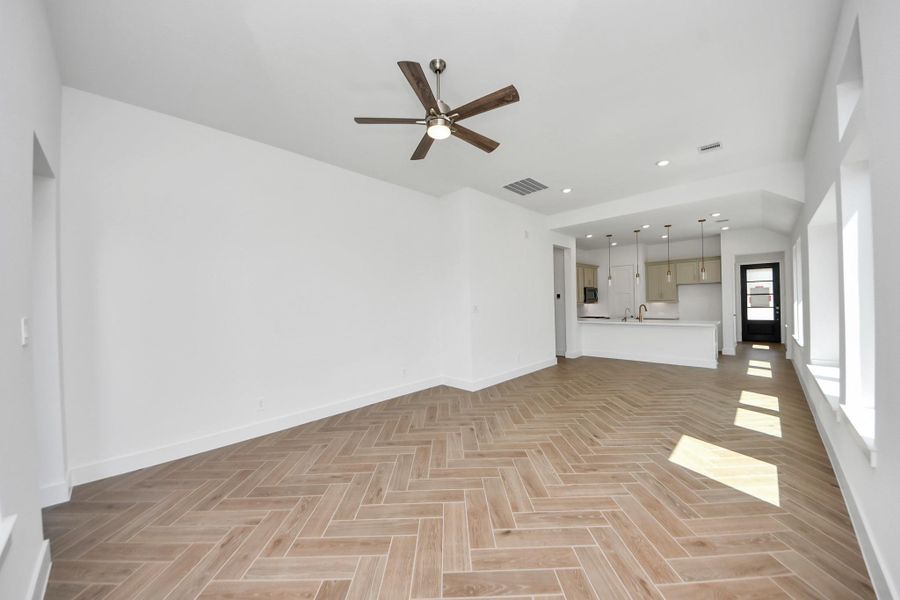 Spacious, unfurnished interior of a new home in Amira: Premier Collection, Tomball (Image 14).