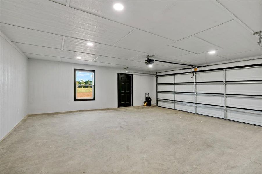Spacious, unfurnished interior of a new home in , Paris (Image 10).
