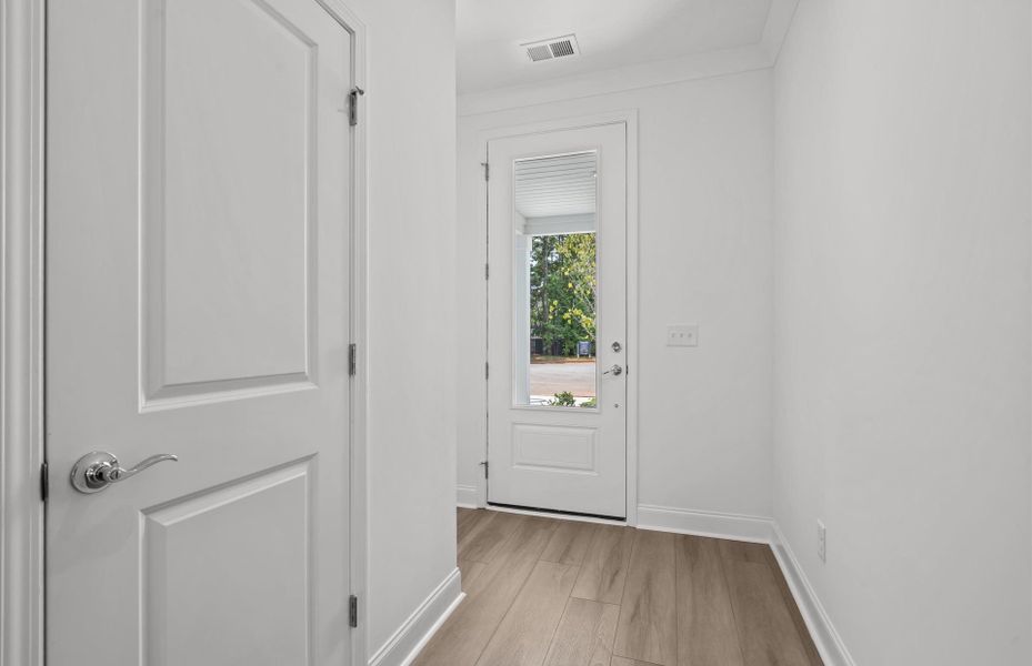 Spacious, unfurnished interior of a new home in Alston Park, Greenville (Image 18).