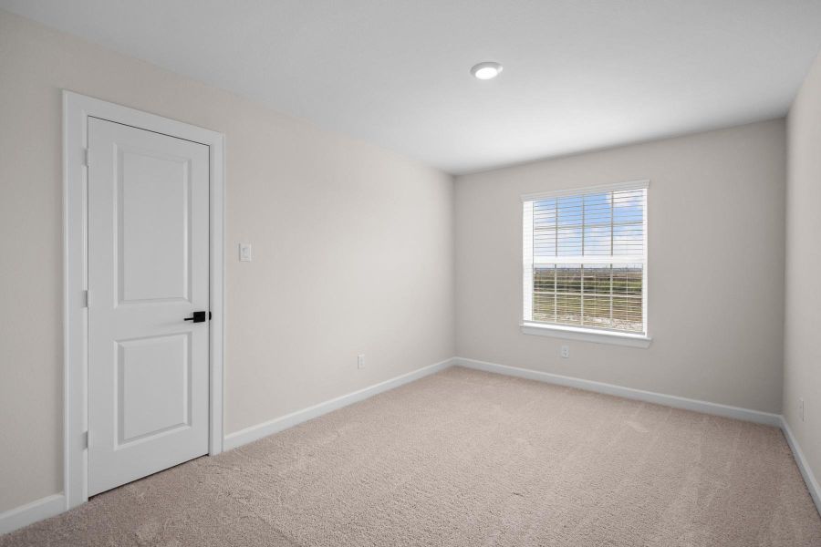 Spacious, unfurnished interior of a new home in Lago Mar, Texas City (Image 15).