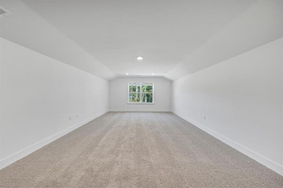 Spacious, unfurnished interior of a new home in Tuscany Hills, Douglasville (Image 49).
