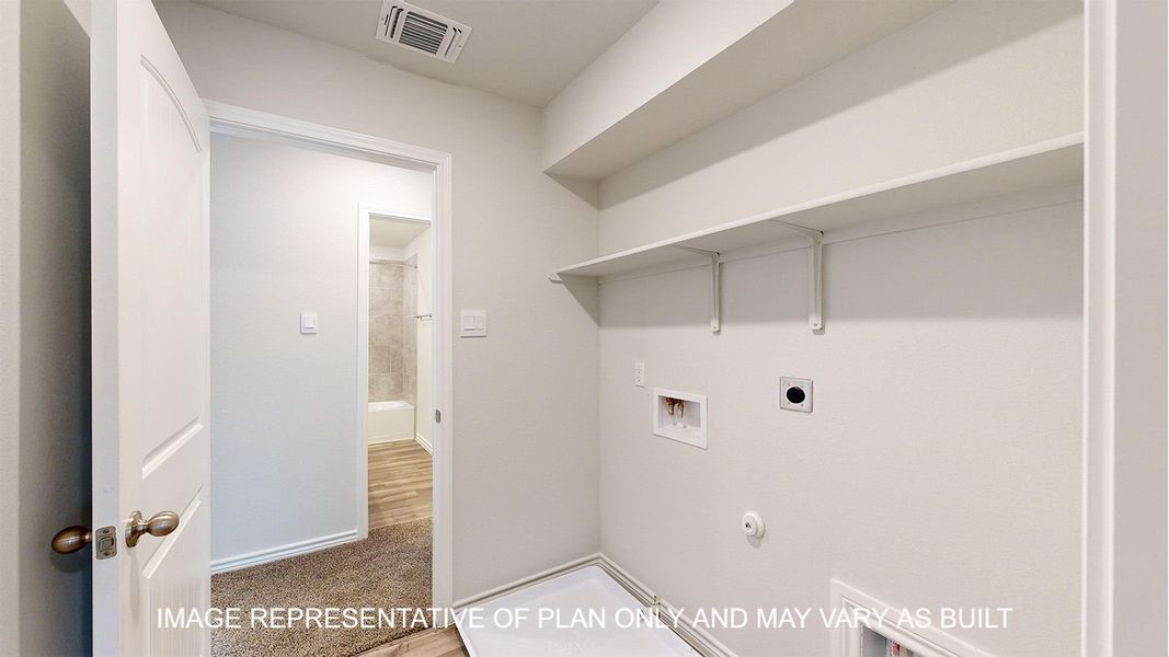 Spacious, unfurnished interior of a new home in Turnbo Ranch Traditions, Killeen (Image 25).