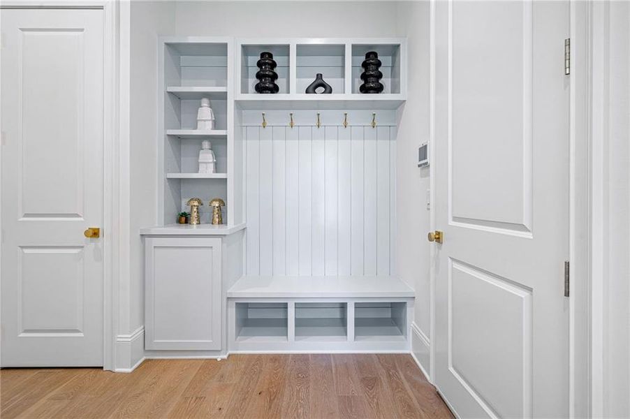 Spacious, unfurnished interior of a new home in , Brookhaven (Image 30).