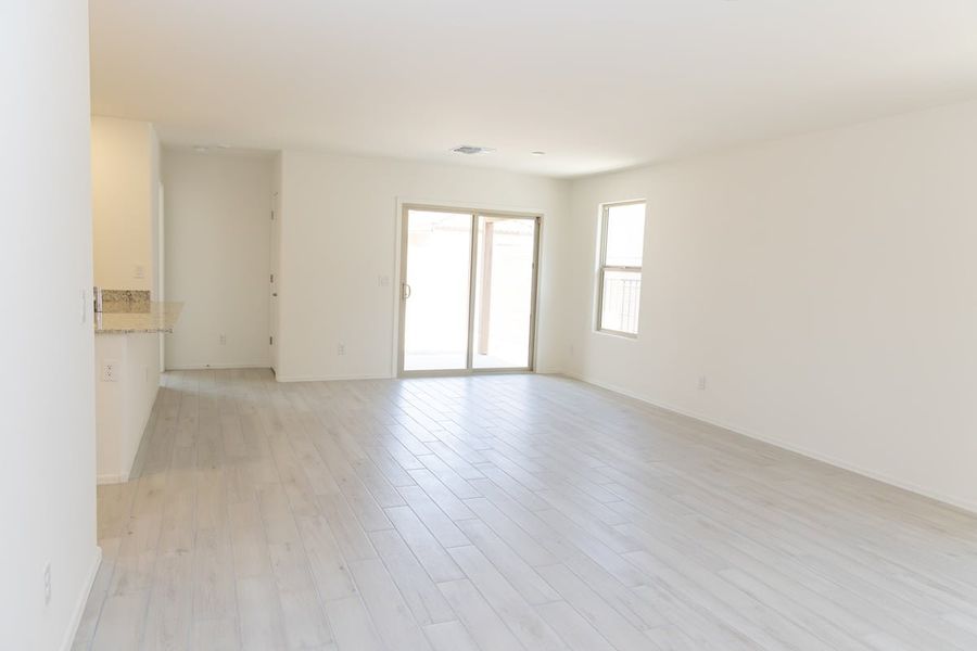Spacious, unfurnished interior of a new home in Vista Del Oro Reserve, Tucson (Image 4). Spacious, unfurnished interior of a new home in Vista Del Oro Reserve, Tucson (Image 4).