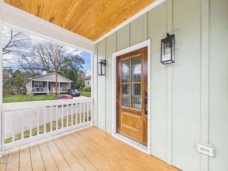 CAM01608G0-PR0128-STILL015