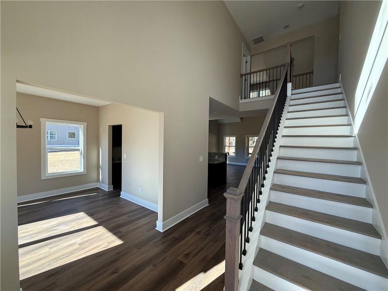 Spacious, unfurnished interior of a new home in , Oxford (Image 11).
