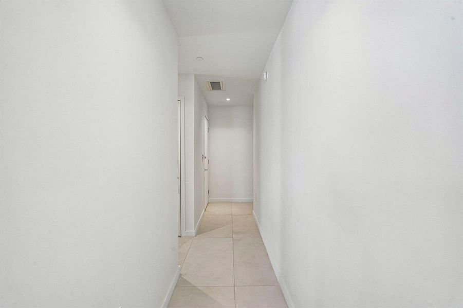 23-web-or-mls-Biscayne Blvd 201-S0409-02
