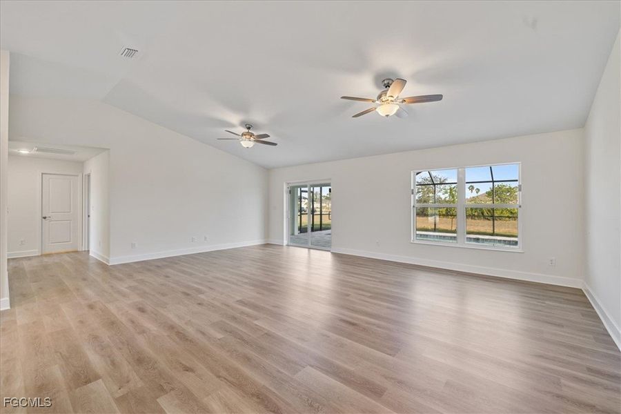 Spacious, unfurnished interior of a new home in Cape Coral, Cape Coral (Image 11).