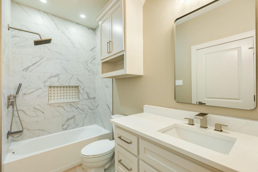 Furnished interior view inside a new home in , Richwood (Image 11).