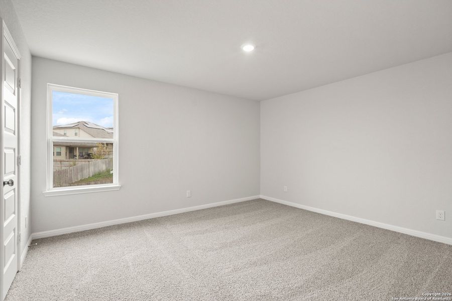 Spacious, unfurnished interior of a new home in Cinco Lakes, San Antonio (Image 14).