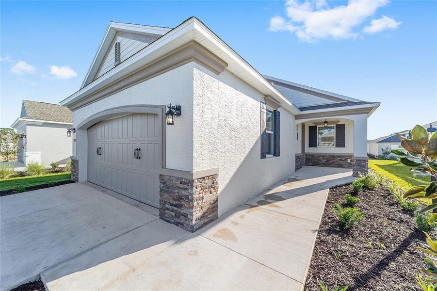 Exterior details and patio area of a home in , Ocala (Image 27).