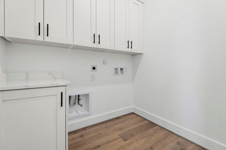 Spacious, unfurnished interior of a new home in Hallimore Ranch, Rosenberg (Image 13). Spacious, unfurnished interior of a new home in Hallimore Ranch, Rosenberg (Image 13).