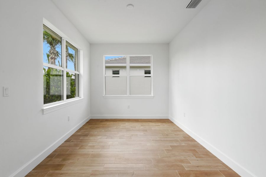 Spacious, unfurnished interior of a new home in Harbor Isle, Vero Beach (Image 34).