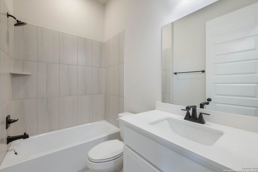 Image 26 of a home in Esperanza.